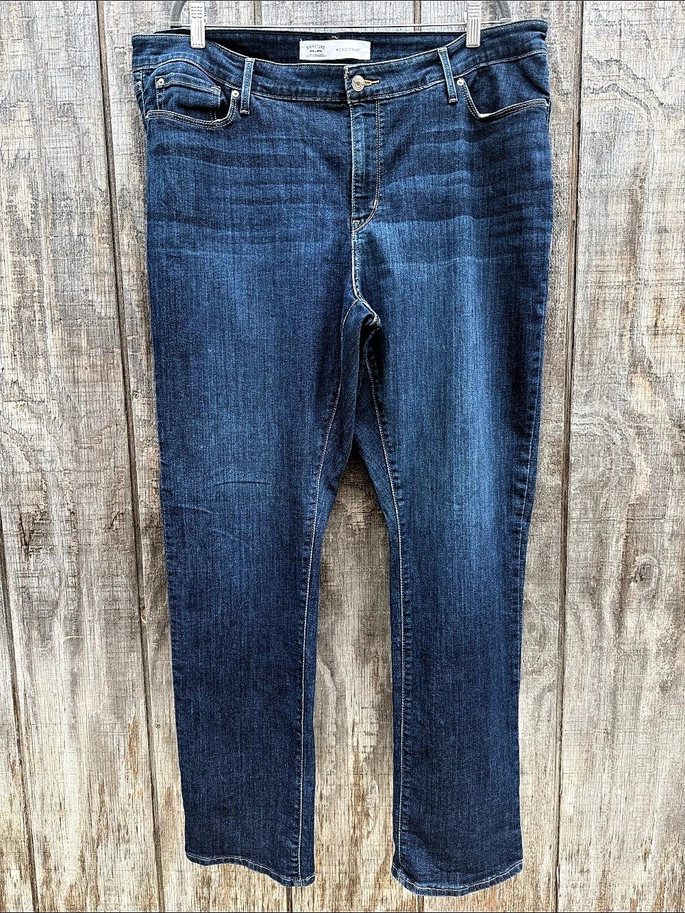 Levi Strauss & Co. Signature Mid Rise Straight. Women's Straight Leg Jeans 22W L